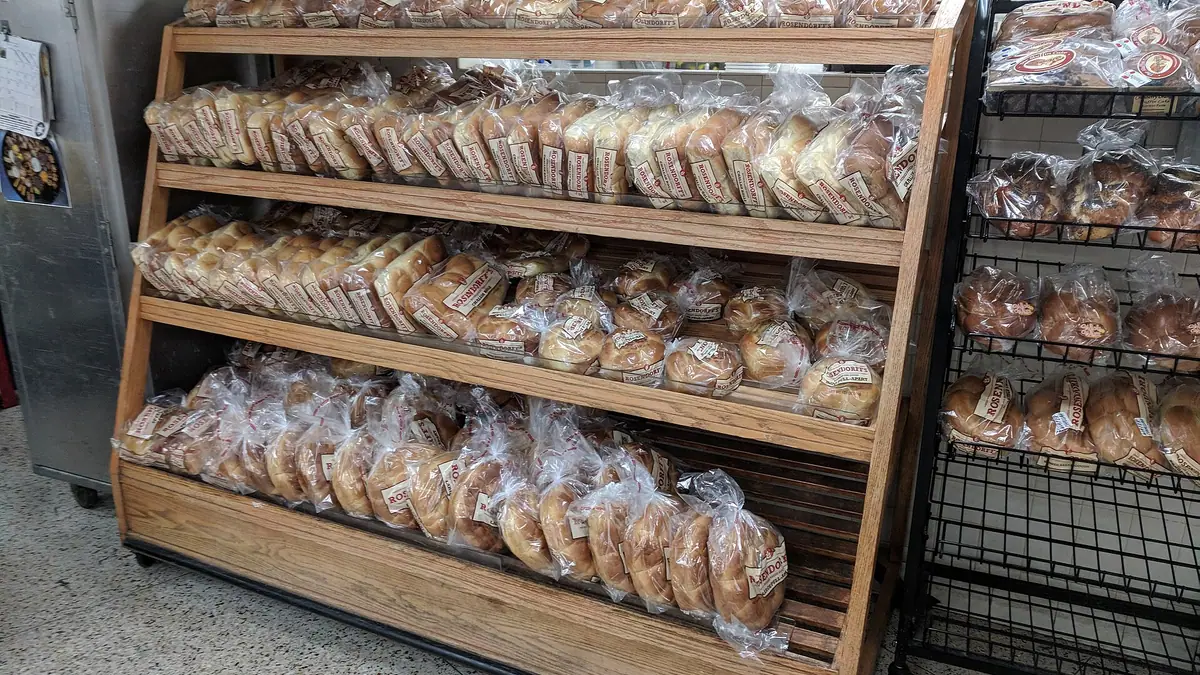 Greenhalgh's – bakery in Wigan town centre